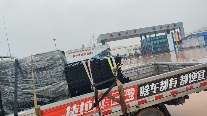 球墨鑄鐵篦子400*600*20 達到西南油氣田公司成都天然氣化工總廠(鹽亭天然氣處理廠)大門口照片